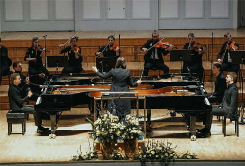 Johann Sebastian Bach and 4 Pianos